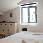 Lazynest Aparthotel