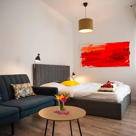 Lazynest מלון דירות בוקרשט