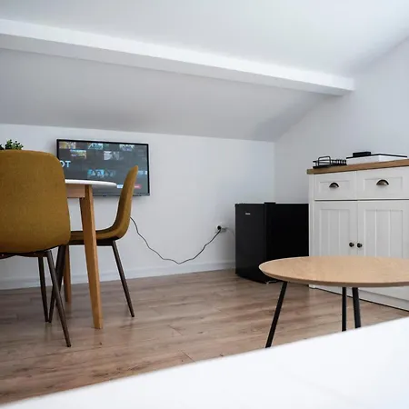Lazynest Aparthotel