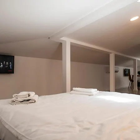 מלון דירות Lazynest 3*