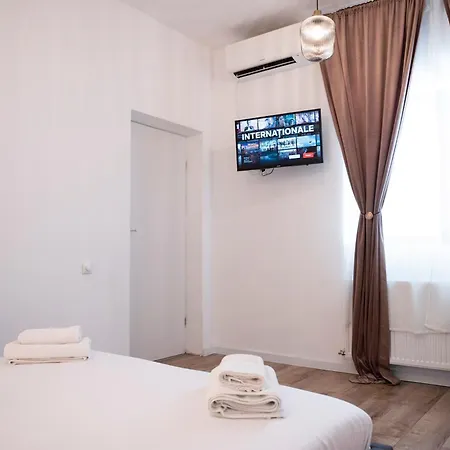 Lazynest 3* בוקרשט