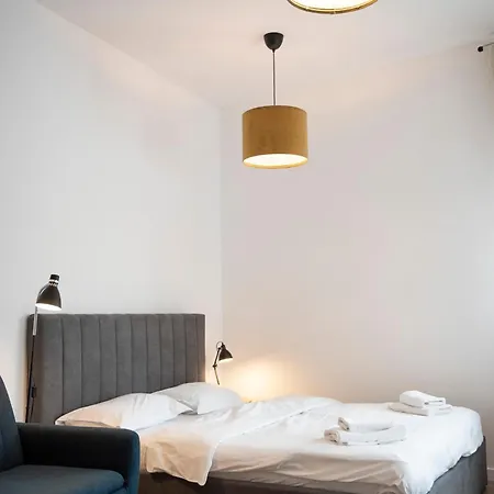 Lazynest 3* בוקרשט