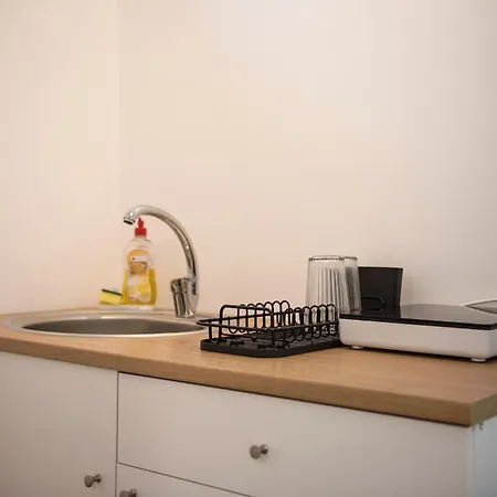 Lazynest 3* בוקרשט