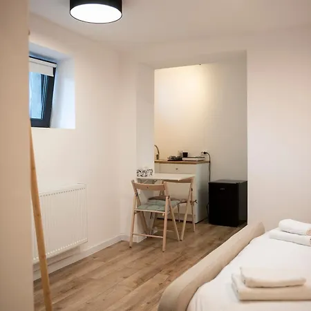 Lazynest 3* בוקרשט