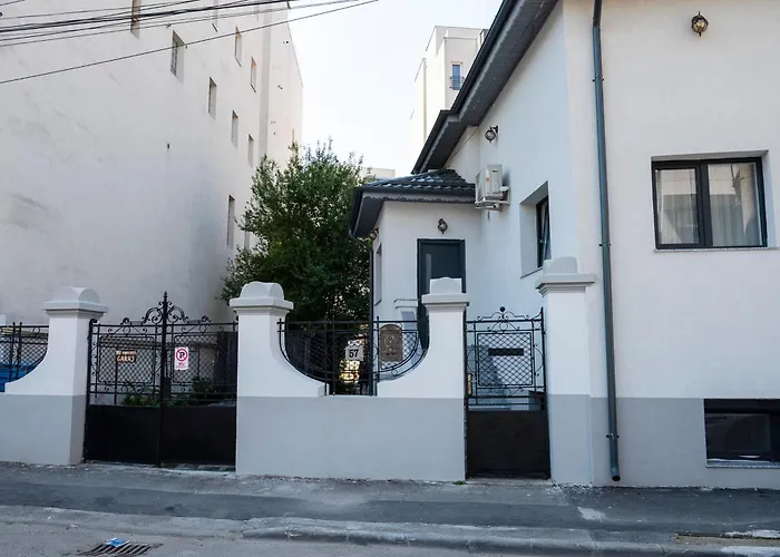 Aparthotel Lazynest 3*