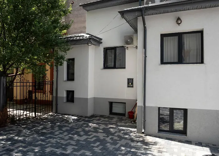 Lazynest Aparthotel 3*