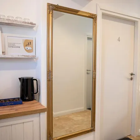 Lazynest Aparthotel 3*